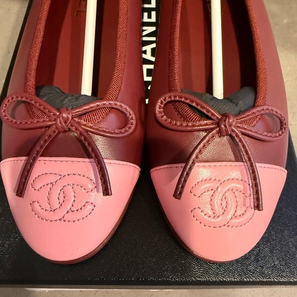 BNWT Chanel 26S Lambskin Burgundy & Pink Bow Tie Ballet Ballerina Flat, Size 36 - Picture 3 of 11